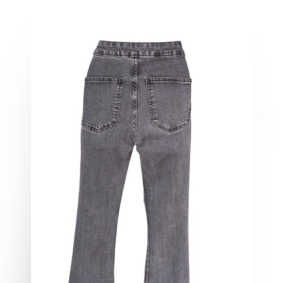 Zara women’s high waisted mini flare denim black fade size 4 preloved - Picture 2 of 6